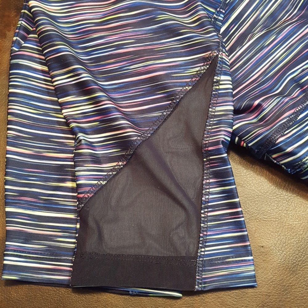 ■Bally■ (8/10) Capri Workout Leggings - Picture 6 of 7